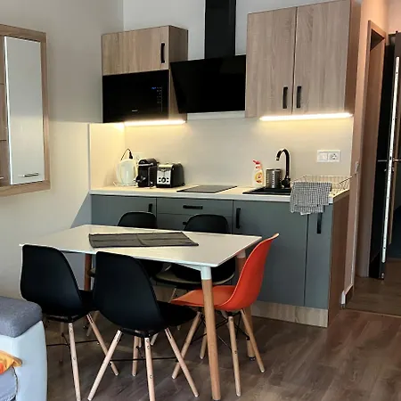 Lelle Riviera Apartman *
